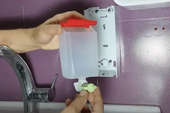 نحوه نصب جا مایع صابونی با روشی ساده؛ بهترین روش نصب جا مایع صابونی