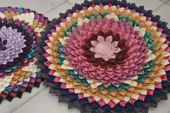 با تکه پارچه های ساتن رنگی پادری به شکل گل به راحتی بدوز / دوخت پادری برای مبتدی ها