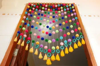 خیلی راحت پرده پوم پوم برای ورودی در آشپزخانه درست کن!