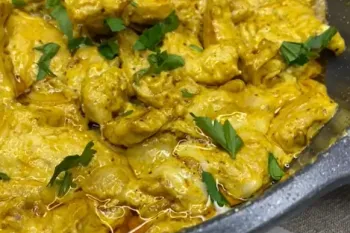 مرغ با سس کاری و خامه بسیار خوشمزه و لذیذ!