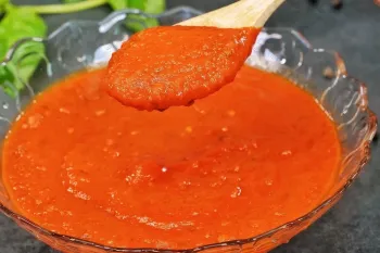 تهیه سس گوجه فرنگی خانگی برای استفاده در پیتزا یا ماکارونی !