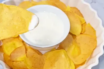 طرز تهیه چیپس سیب زمینی خانگی بدون روغن و بدون سرخ کردن ترد و خوشمزه با طعم دلخواه!