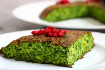 طرز تهیه کوکو سبزی با پف عالی کوکو سبزی مجلسی رو اینجوری درست کن!