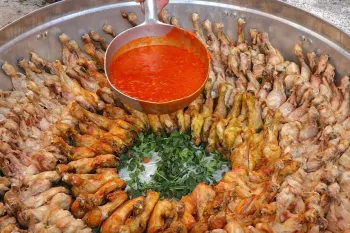 چالش بزرگ پخت زرشک پلو نذری تونستیم برای ۲۰۰ نفر غذا آماده کنیم؟