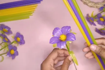 ساخت گل تزیینی با نی نوشابه: ایده ای خلاقانه برای تزئین منزل