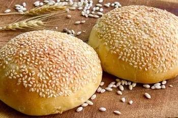 نان همبرگر خانگی با بافت نرم و طعم بی نظیر تجربه ای شگفت انگیز برای همبرگر!