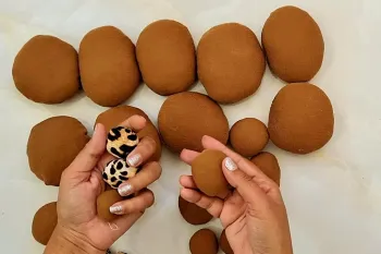ایده ای خلاقانه برای طراحی فرش در کنار مبل یا اتاق!