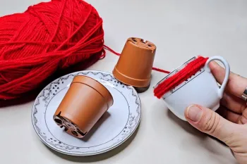 ایده ای خلاقانه با فنجان های قدیمی و گلدان های کوچک!