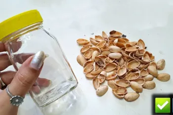 ساخت گلدان تزئینی با بطری خالی: ایده ای ساده و زیبا