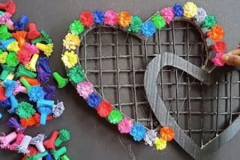 ایده خلاقانه: ساخت آویز دیواری قلب شکل با مقوای دورریختنی