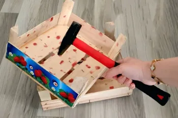 تبدیل جعبه میوه چوبی به اثر هنری!