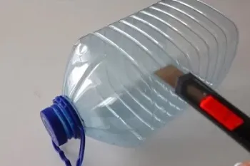 ساخت گلدان خلاقانه با بطری های ۵ لیتری برای زیباسازی فضای سبز!