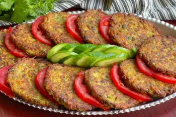 اگه دنبال به غذای خوشمزه ایرانی که بدون گوشت و گیاهی باشه میگردی کوکوی باقلا بهترین انتخابه!