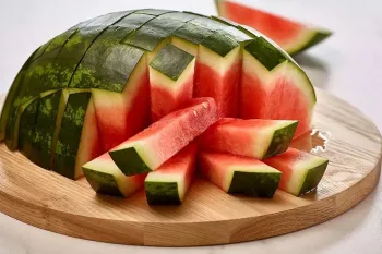 ۵ ترفند جذاب برای تزئین و برش هندوانه در مهمانی ها!