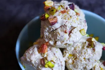 طرز تهیه بستنی رژیمی کم کالری بدون شکر / دسر خوشمزه تابستونی سالم