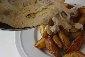 طرز تهیه سیب زمینی تنوری عالی با سس قارچ در کمتر از ۱۵ دقیقه!