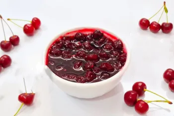 بهترین دستور مربای آلبالو خوشرنگ بدون شکرک زدن / طرز تهیه مربا آلبالو با تمام نکات