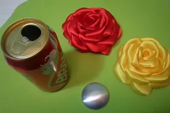 آموزش ساخت گل رز پارچه ای گرد با قوطی نوشابه!