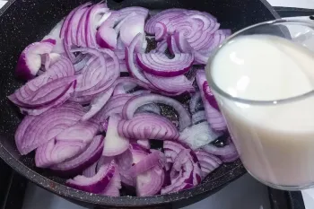 با پیاز و سیب زمینی بدون نیاز به فریدون گوشت بدون مرغ بدون دردسر یه جایگزین عالی برای پیتزا!
