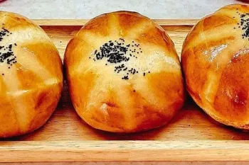 فقط با ۵ ماده اولیه نان شکم پر خونگی و خوشمزه در ۲۰ دقیقه!