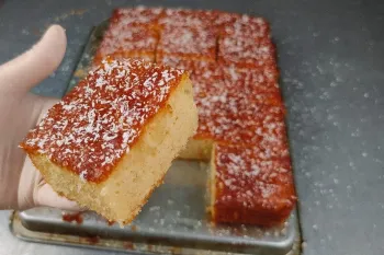 کیک نوستالژی بچگی طرز تهیه کیک تخته ای نارگیلی، فوق العاده خوشمزه نرم و پنبه ای مناسب درآمد زایی!