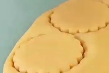 شیرینی فوری و ارزان بدون کره و همزن و استراحت خمیر!