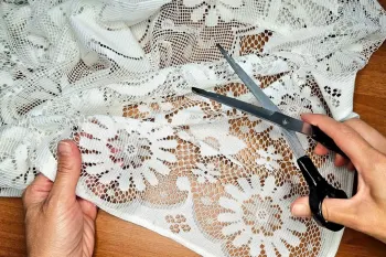 تبدیل رومیزی قدیمی به دکوراسیون شیک خانه!