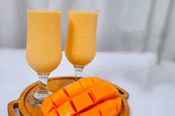 خوشمزه ترین ترکیب میوه با شیر همینه / شیر انبه کافی شاپی با تمام نکات