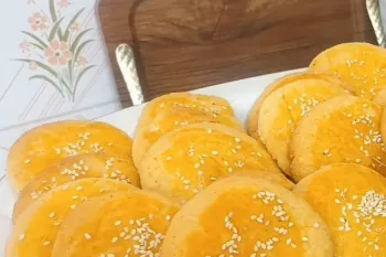 طرز تهیه نون قندی سنتی خوشمزه / با ماست و پودر قند در فر فقط با یه دونه تخم مرغ شیرینی خونگی