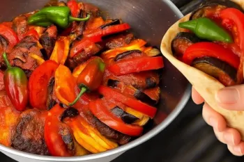 بادمجان و گوشت چرخ کرده رو اینجوری نخورده بودی طعمی که عاشقش میشی!