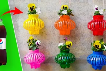 ایده های خلاقانه برای تزیین دیوارهای قدیمی و ساخت گلدان های آویز از بطری های پلاستیکی!