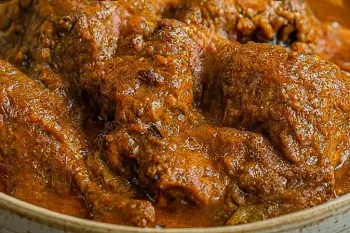 فکر نمیکردم به غذای خونگی بتونه اینقدر منو شگفت زده کنه / خورشت با مرغ و گردو یک غذای گیلانی