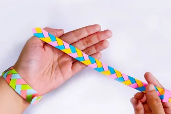 آموزش ساخت دستبند کاغذی دوستی قابل تنظیم!