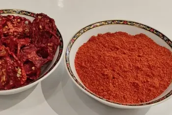 آموزش خشک کردن گوجه فرنگی و تهیه پودر گوجه خانگی!