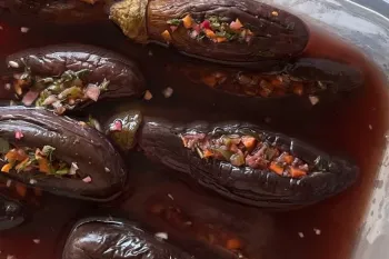 طرز تهیه ترشی بادمجان شکم پر خوشمزه و مجلسی ترشی بادمجان!