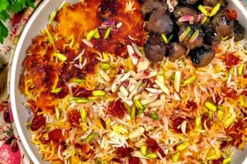 طرز تهیه آلبالو پلو با گوشت چرخ کرده؛ غذای مجلسی و خوش رنگ تابستانی با دستور مرحله به مرحله