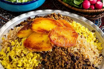 طرز تهیه عدس پلو؛ غذای سنتی ایرانی با گوشت چرخ کرده، کشمش و برنج دانه دانه