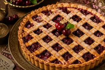 طرز تهیه تارت گیلاس خانگی؛ دسر تابستانی خوش عطر با خمیر ترد و کره ای