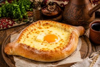 طرز تهیه خاچاپوری؛ نان پنیری معروف گرجستان با طعمی بی نظیر