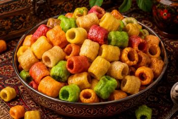 ۸ روش ساده و فوری برای تهیه پفک هندی؛ میان وعده ای ترد، خوشمزه و پرطرفدار