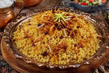 طرز تهیه بلغور پلو با رشته؛ یک غذای مقوی با بافت متفاوت و طعمی دلنشین