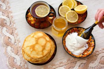 طرز تهیه پنکیک لیمویی پف دار و خوشمزه؛ یک شیرینی ساده برای عصرانه