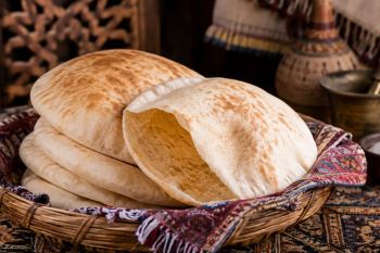 نان پیتای خانگی مخصوص شاورما؛ نرم، لطیف و کاملاً پف کرده!