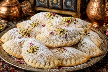 طرز تهیه قطاب یزدی با ماست؛ شیرینی سنتی خوشمزه با فر و بدون فر