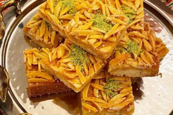 شیرینی ملکه بادام؛ شیرینی مجلسی و خوش عطر برای هر جشن