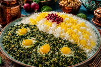 نرگسی اسفناج با برنج؛ عبور از دروازه مزه ها با یک غذای ساده و خوش رنگ