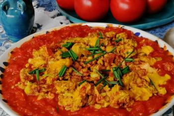 طرز تهیه خورش پامادور گیلانی؛ سفر به خطه سرسبز گیلان با یک غذای ساده و خوش عطر
