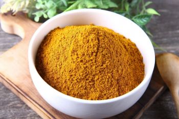 ادویه کاری چیست؟ معرفی ترکیبات، خواص، مضرات و بهترین روش نگهداری