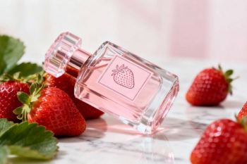 عطر با بوی توت فرنگی؛ رایحه ای لوکس، جذاب و دوست داشتنی برای تمام فصول