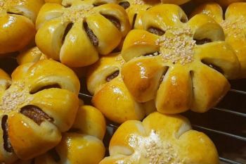 نان خرمایی نرم و پف دار خانگی؛ خوش عطرتر از نان های قنادی